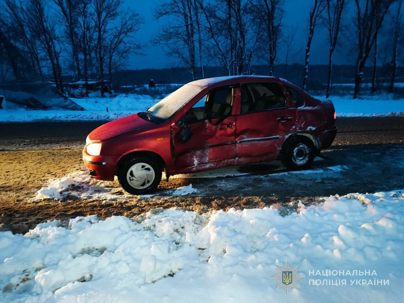 На в’їзді до Сум легковик протаранив бетонний блок: постраждав літній водій