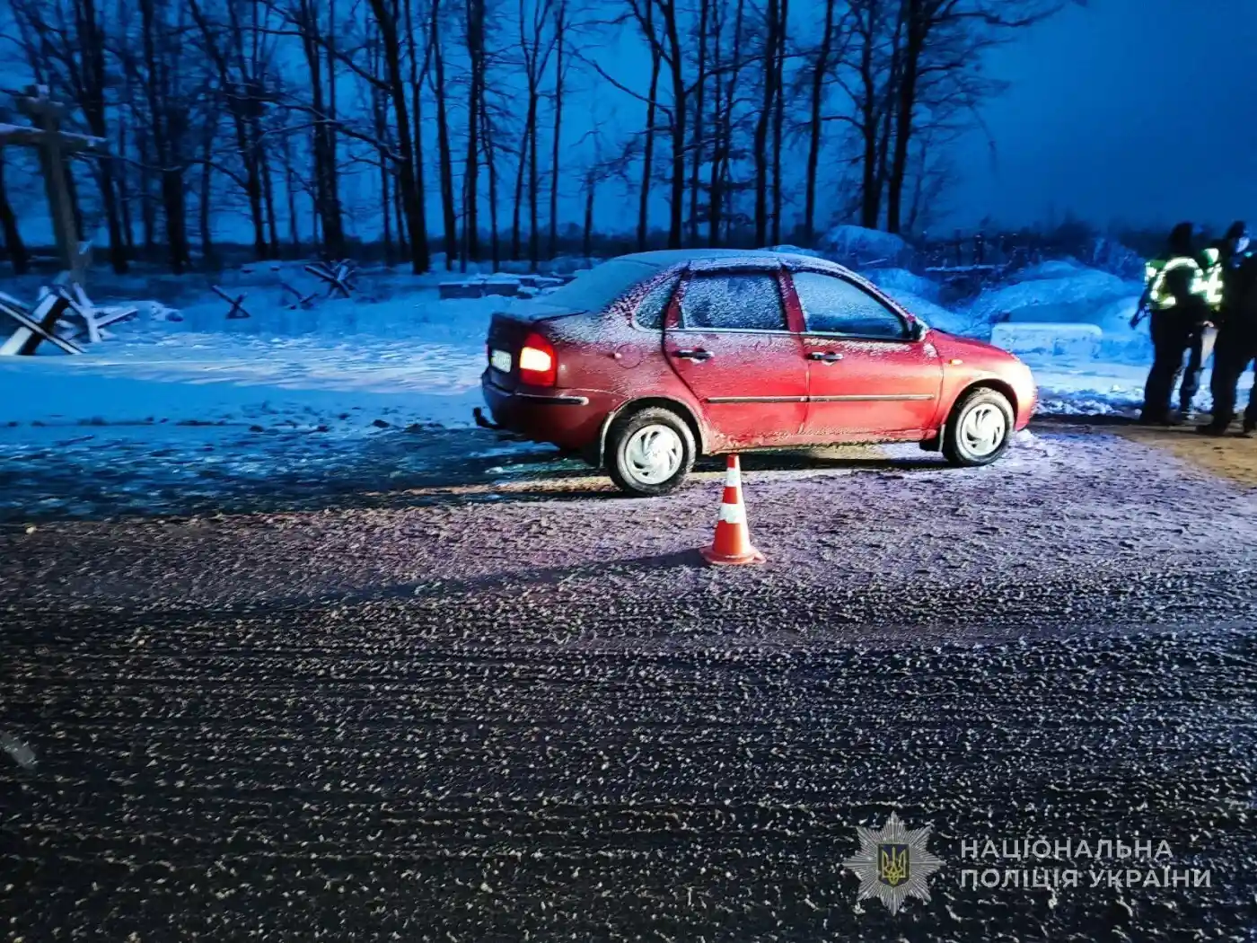 На в’їзді до Сум легковик протаранив бетонний блок: постраждав літній водій