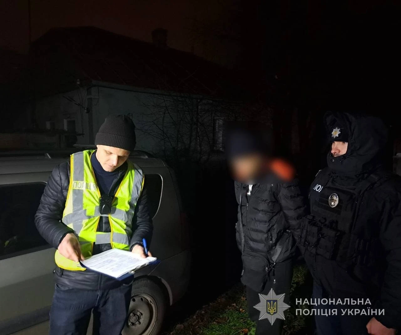 Крижаний полон на озері: у Сумах щодня рятують лебедів і качок