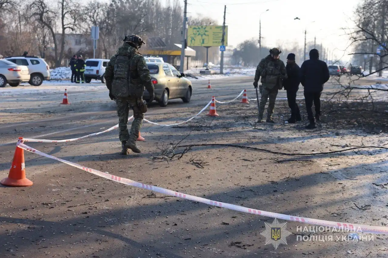 Ранковий удар по Сумах: дрон поранив людину й пошкодив житловий квартал