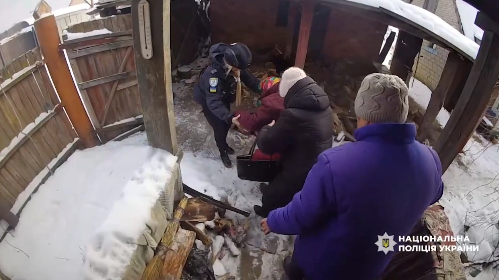 Поліцейські «Білі янголи» врятували 86-річну жительку Краснопільської громади