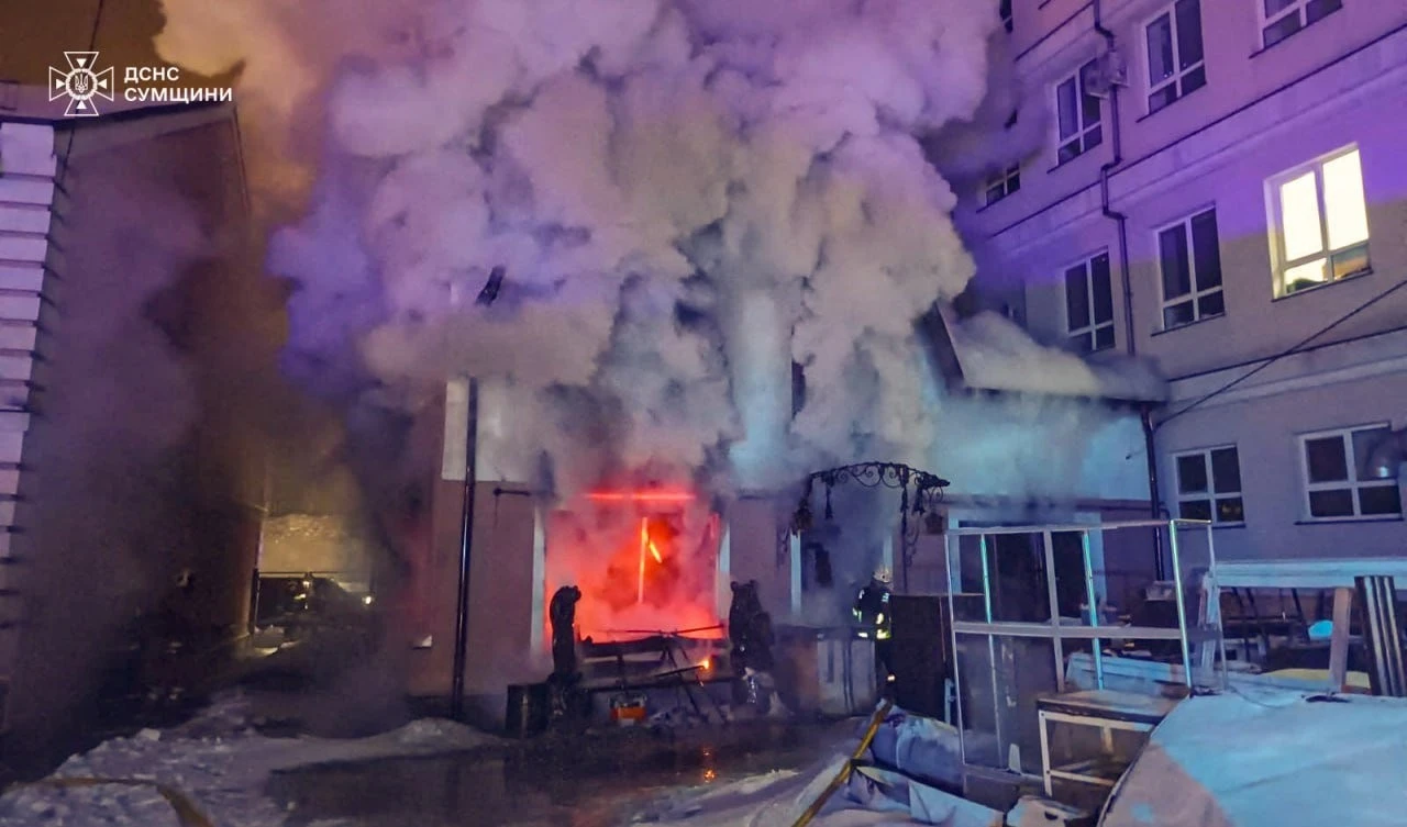 Пожежа в історичному центрі Сум: рятувальники працювали майже чотири години