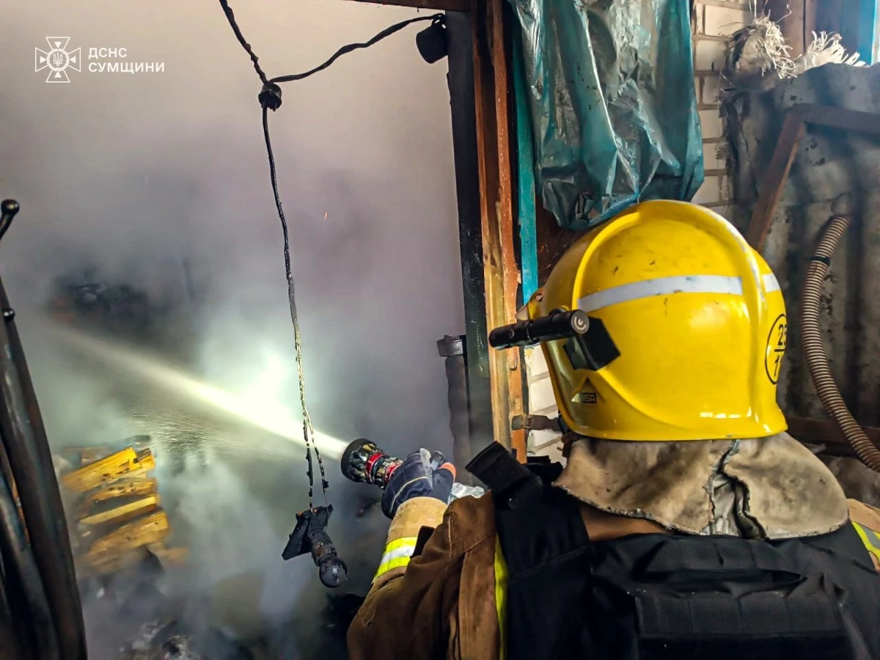 Дві пожежі за ніч: рятувальники Сумщини ліквідували загрозу для людей і майна