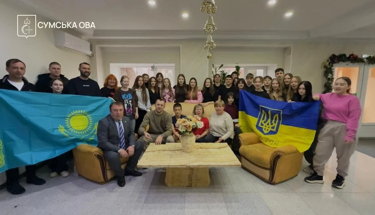 Діти з прифронтової Сумщини повернулися з безпечного відпочинку в Казахстані