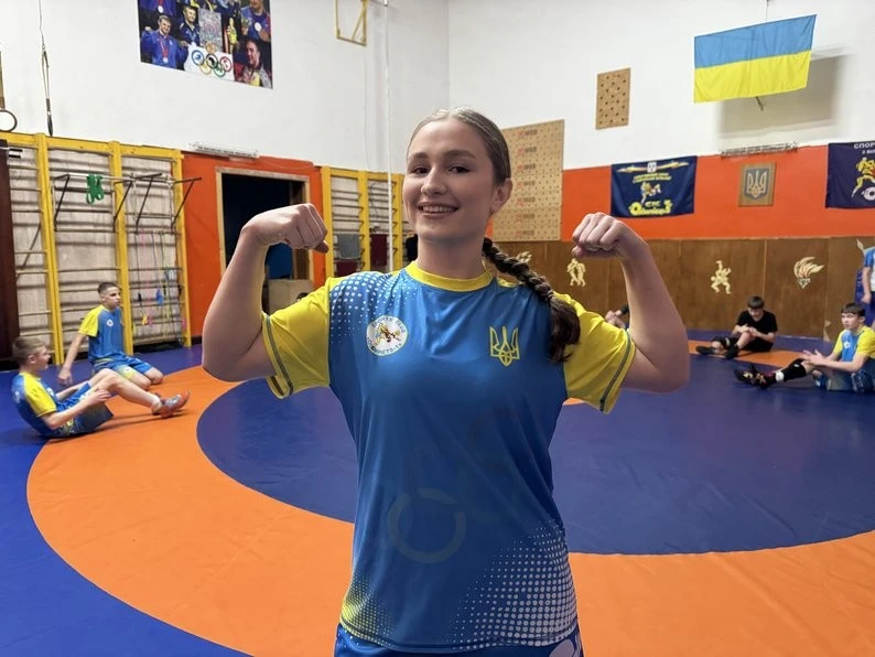 Срібна призерка чемпіонату України: сумська борчиня Поліна Тарабар мріє про Олімпіаду