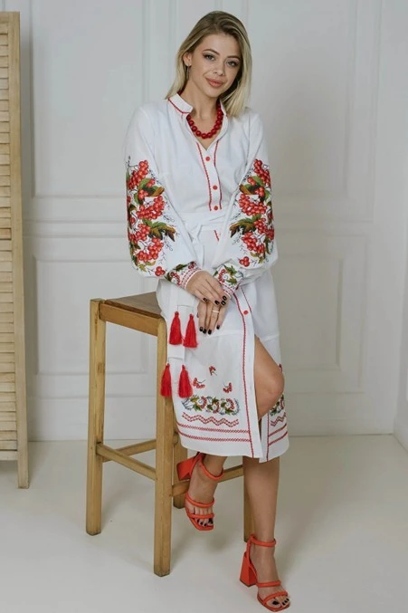 Біла вишиванка — завжди в моді!