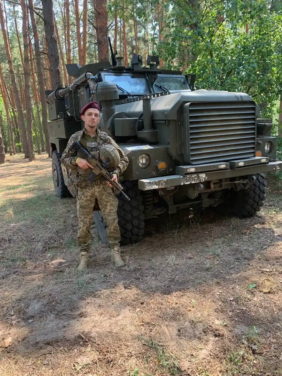 Без руки, але не зламався: штурмовик з Чернівців бився за Україну — і бореться досі