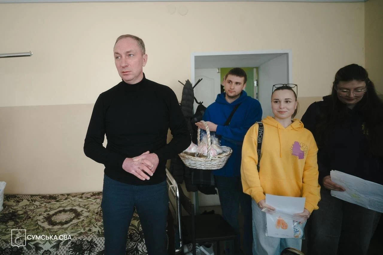 Великодні пакунки та слова підтримки: Олег Григоров відвідав поранених бійців і родини Сумщини