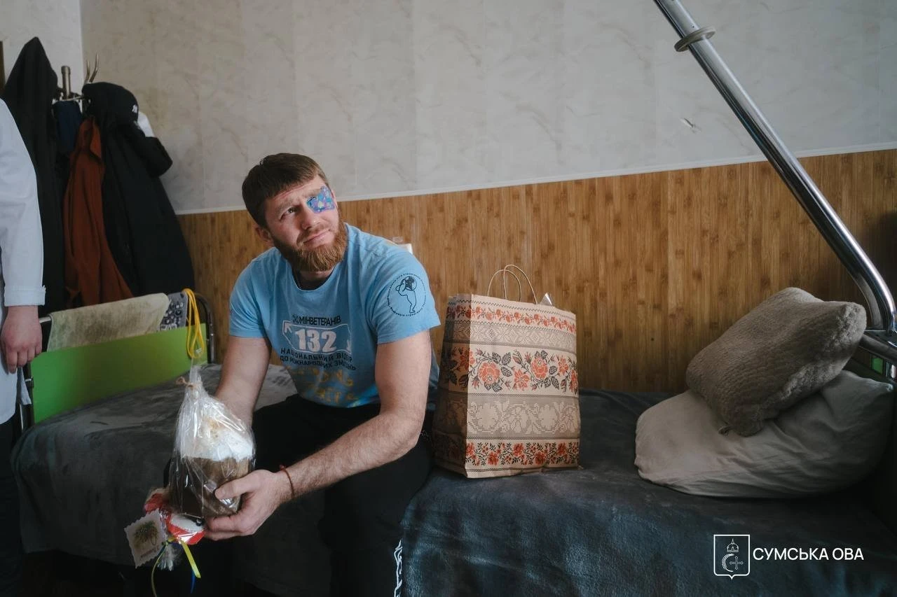 Великодні пакунки та слова підтримки: Олег Григоров відвідав поранених бійців і родини Сумщини