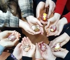 Сум’яни опановували мистецтво створення писанок під керівництвом майстрині