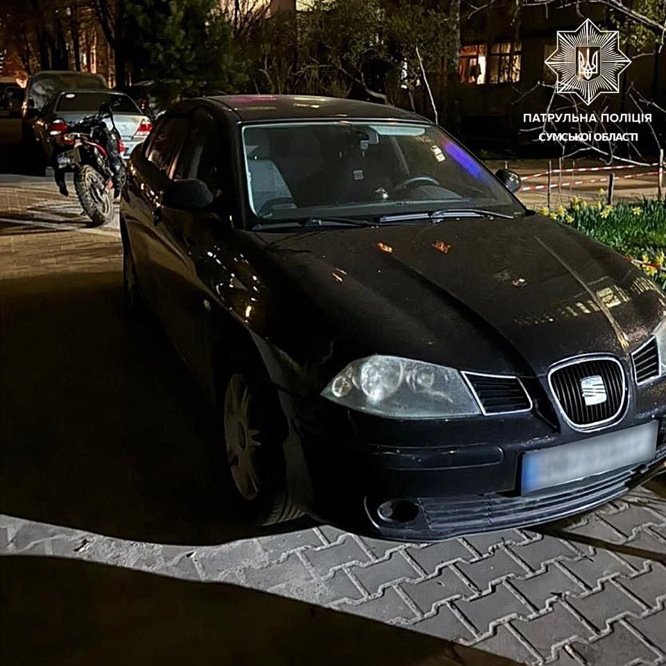 Нічна ДТП у Сумах: підліток на мотоциклі протаранив дві автівки