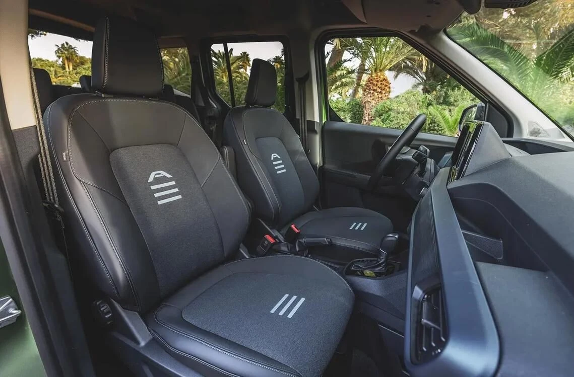 Ford Tourneo Courier: компактний мінівен для сім’ї та щоденних поїздок