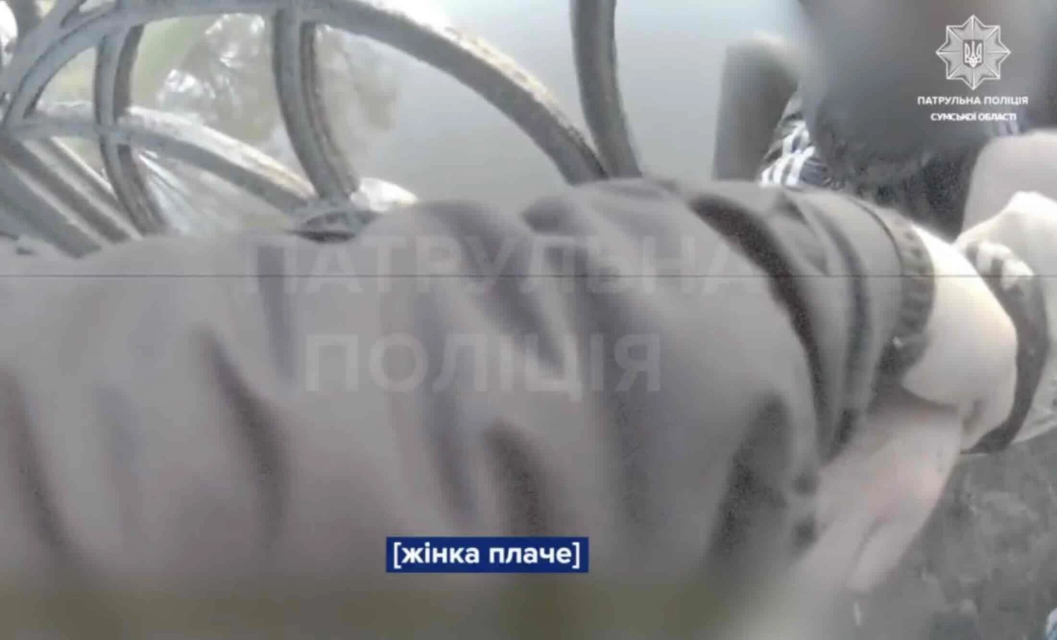 Порятунок на Харківському мосту: у Сумах патрульні зупинили жінку за крок до трагедії