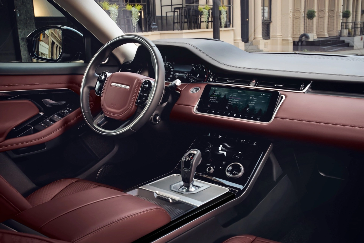 Range Rover Evoque: стильний преміум-SUV із сучасними технологіями та комфортом