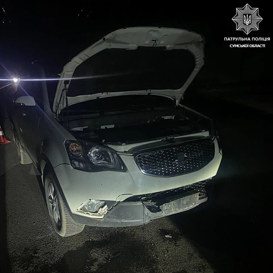 Нічна автопригода на перехресті в Сумах: водія госпіталізували після лобового зіткнення
