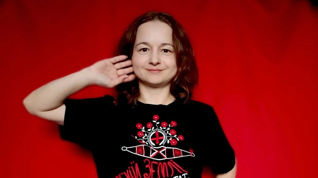 Вишивка без канонів: майстриня із Сум створює сучасні футболки з портретами та персонажами