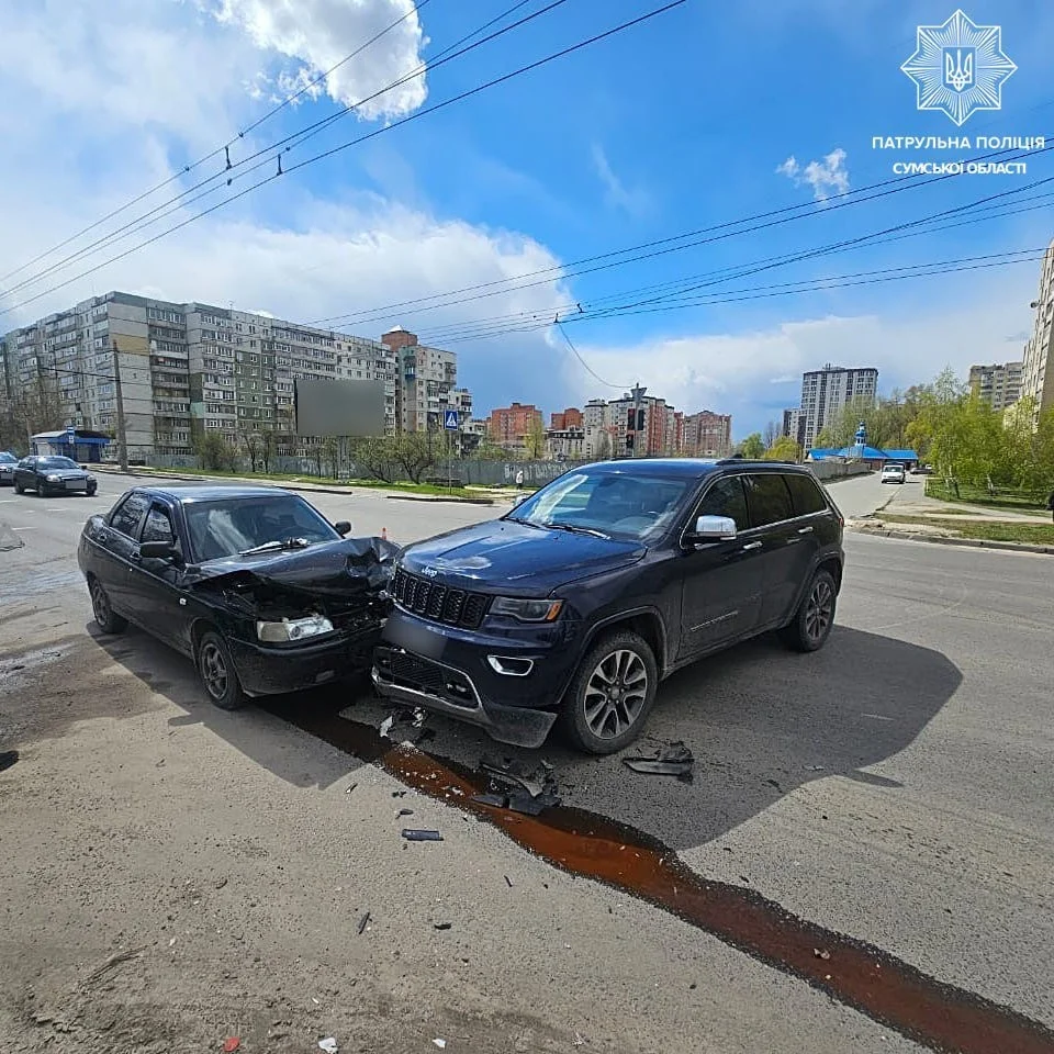 Лівий поворот обернувся аварією: у Сумах постраждав молодий водій