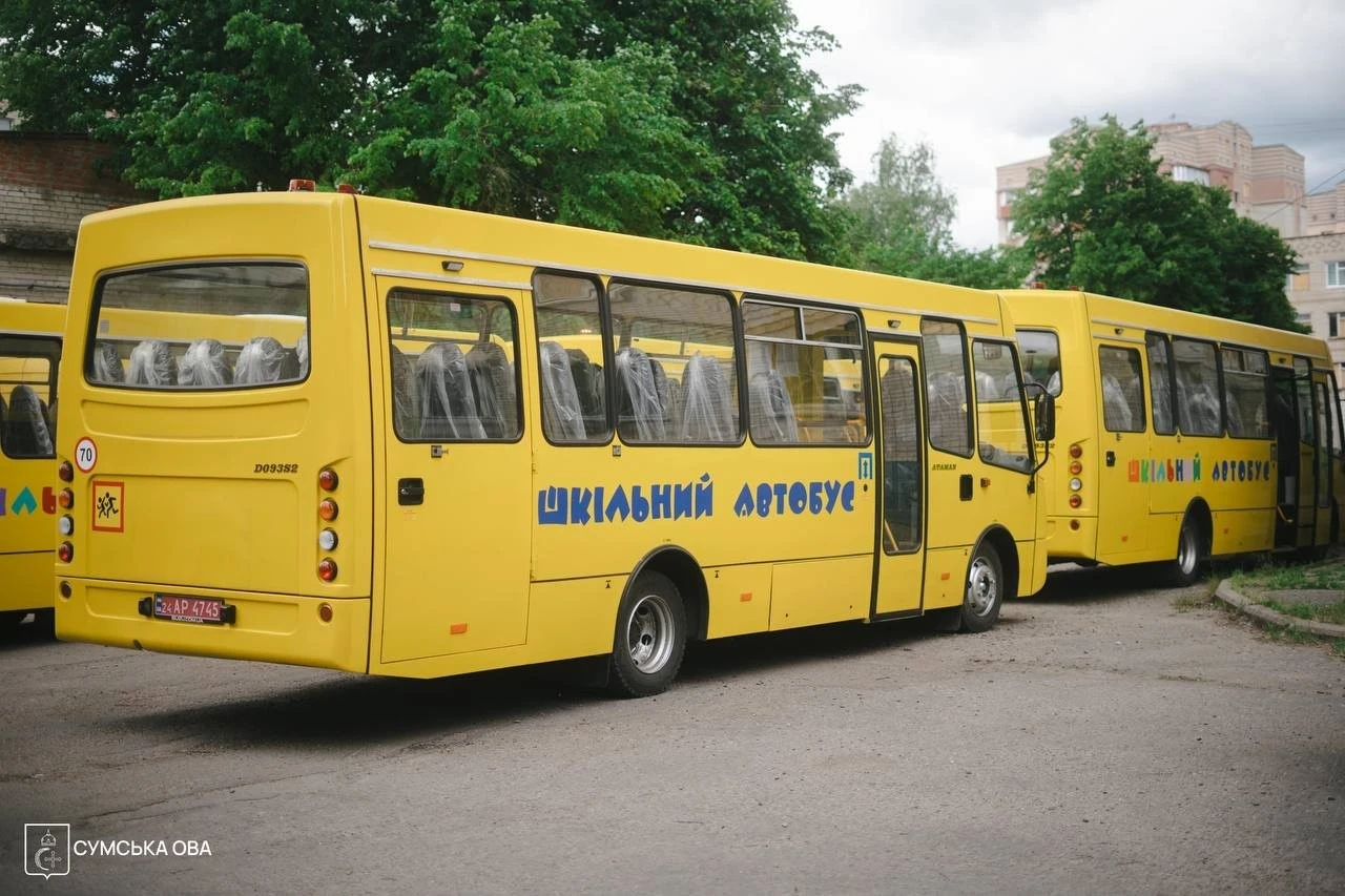 Оновлення автопарку: чотири громади Сумської області забезпечили новим транспортом для школярів