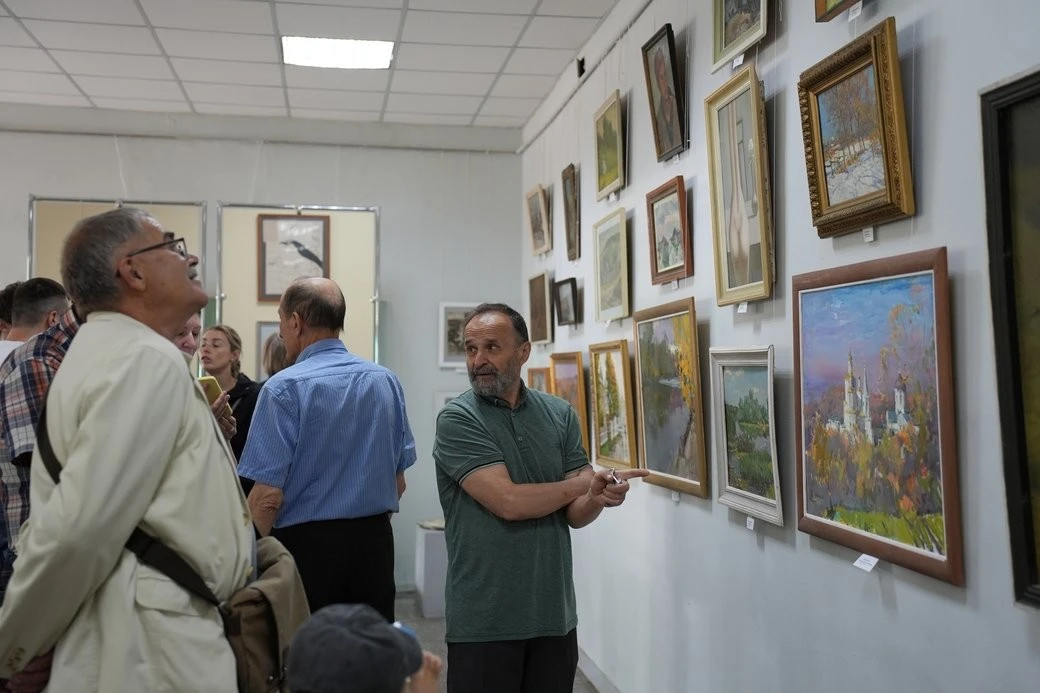 Таємниці приватних колекцій: у Сумах відкрили незвичну художню експозицію