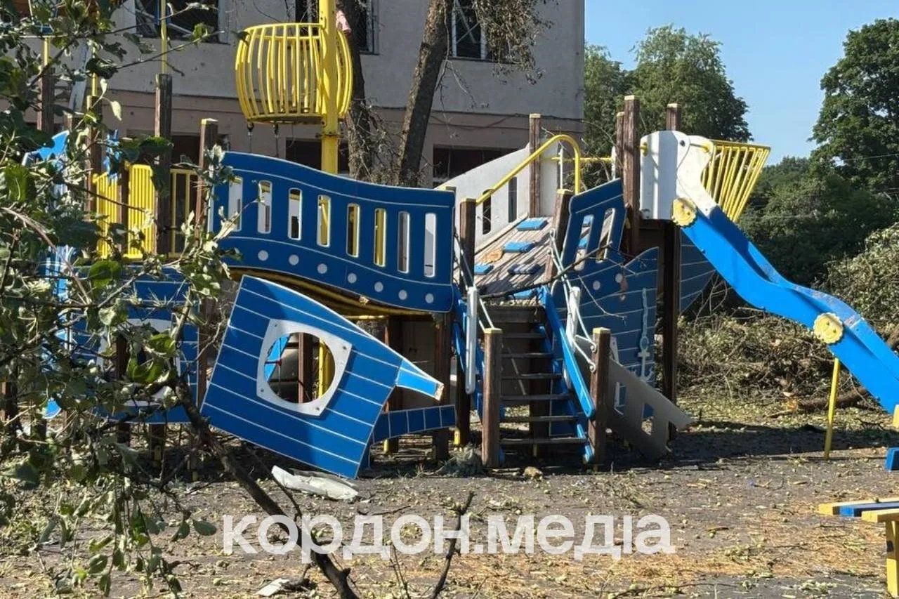 Російські КАБи понівечили освітній заклад та оселі в Сумах