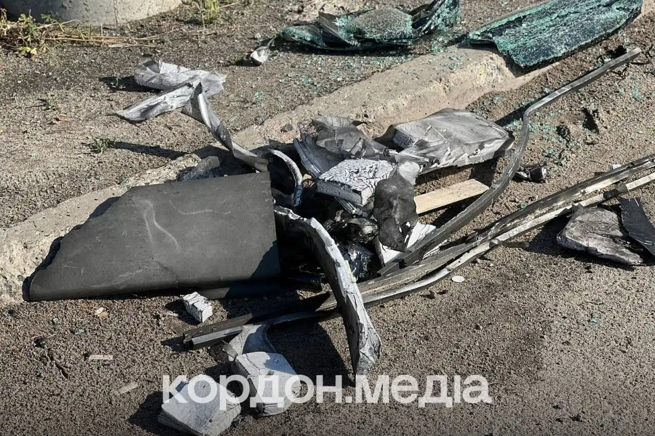 Ранкова атака безпілотників на Суми: дрони типу “Молнія” поцілили у дорожнє покриття