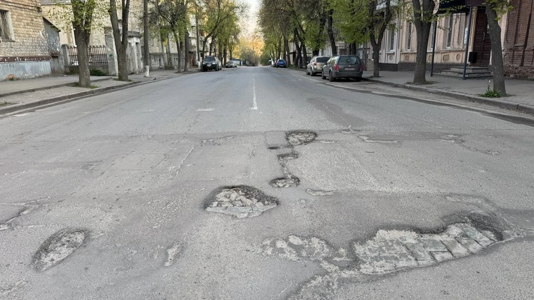 Старе мощення під асфальтом на Перекопській: чому знахідка в Сумах не стала пам’яткою